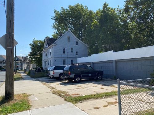 735 Belmont Ave, Springfield MA 01108-1637 exterior