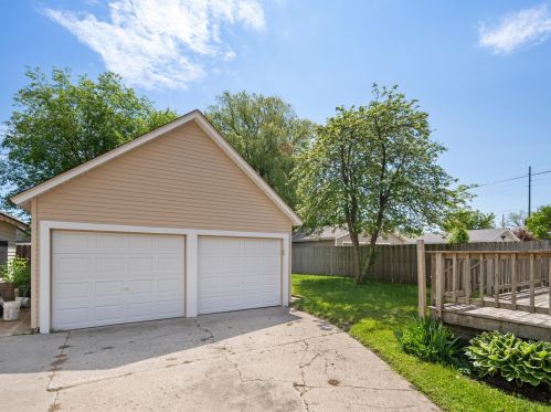 1325 16 St, Manitowoc WI 54220-5611 exterior