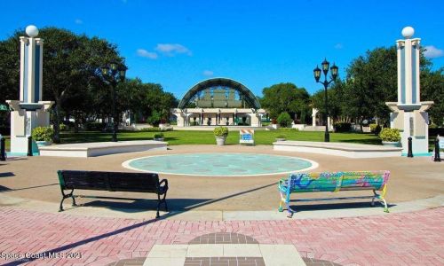 225 Tropical Trl, Merritt Island FL 32952-4836 exterior