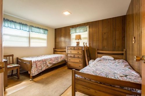 6 Caroline Dr, Milford CT 06461-2715 exterior