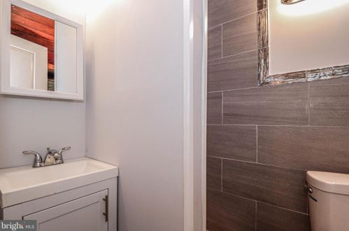 635 Parkway Ave, Trenton NJ  08618-2723 exterior