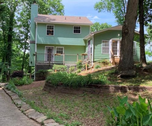 8463 Lake Dr, Lithonia, GA 30039-6561