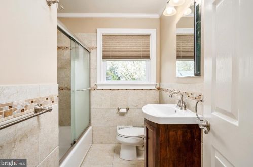 28 Matthew Dr, Trenton NJ 08628-3340 exterior