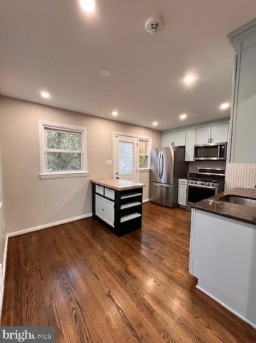 6949 Westhampton Dr, Alexandria VA 22307-1527 exterior