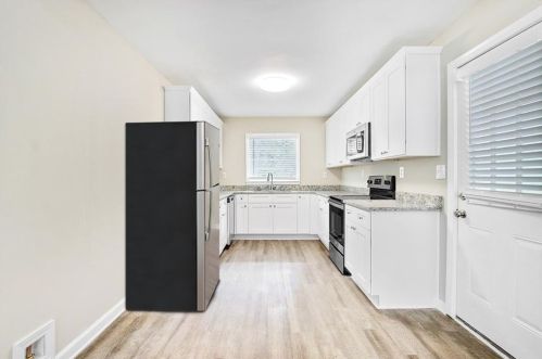 2246 Collins Dr, Atlanta GA  30344-1008 exterior