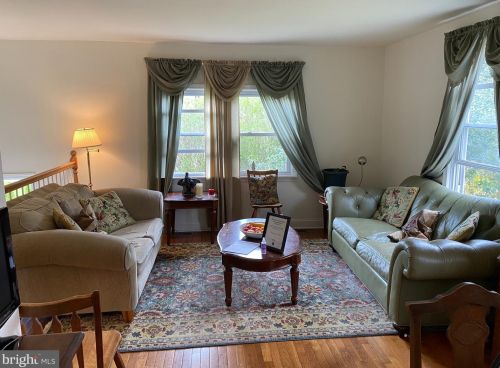 360 Lincoln Ave, Tavistock, NJ 08033-1641