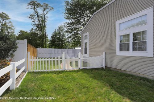 37 Baytree Cir, Middletown NJ 07748-5105 exterior