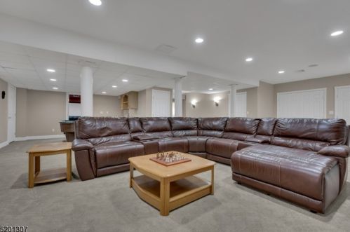 7 Chilton Rd, Chester NJ  07930-3107 exterior