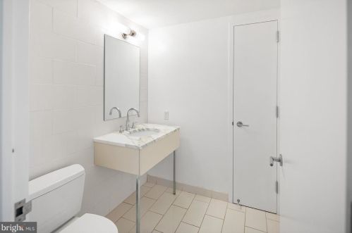 1425 Locust St, Philadelphia PA 19102-3832 exterior