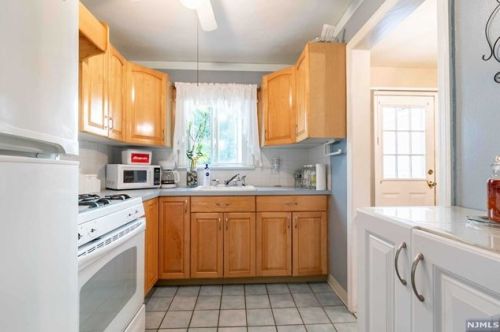 40 Jefferson Ave, Hasbrouck Heights NJ 07604-1209 exterior