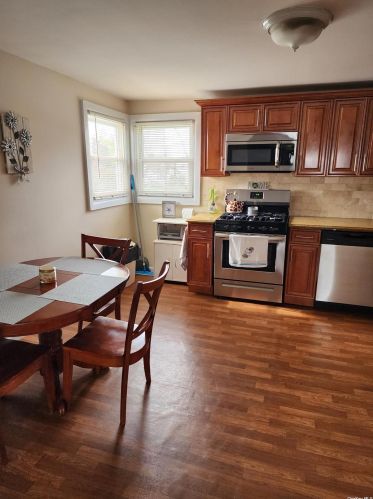 702 11th St, Babylon NY  11704-3541 exterior