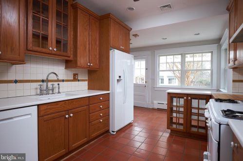 105 Masonic Vw Ave, Alexandria VA 22301-2203 exterior