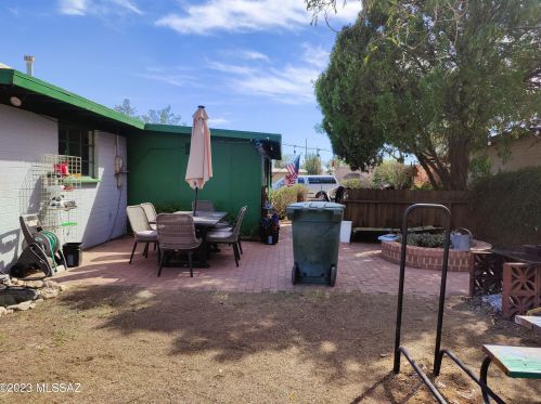 1302 Kleindale Rd, Tucson AZ 85749-8385 exterior