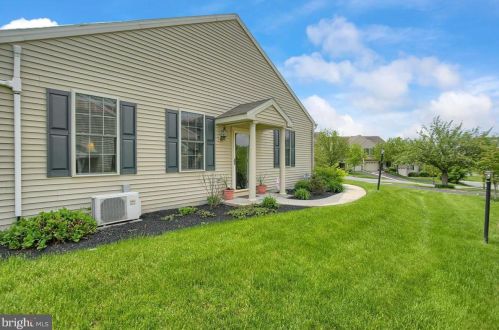 759 Creekside Dr, Hummelstown, PA 17036-7059