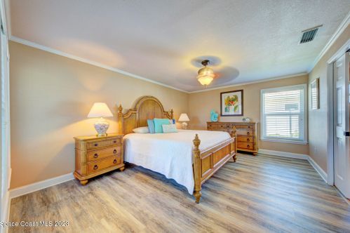 2390 Sykes Crk Dr, Merritt Island FL 32953-2954 exterior