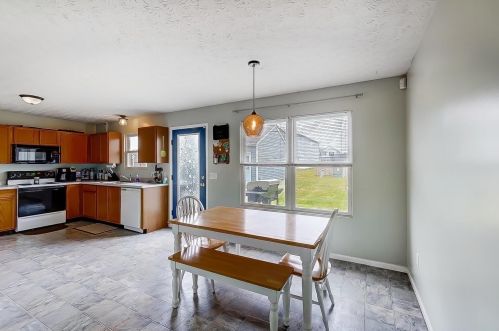 2227 Frst Rdg Dr, Hebron OH 43025-8000 exterior