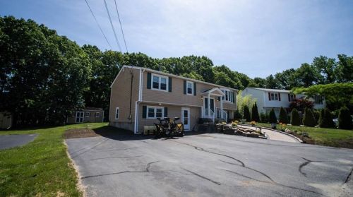 19 Country View Dr, Providence, RI 02919-5907