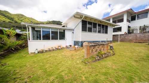 2533 Jasmine St, Honolulu, HI 96816-3540