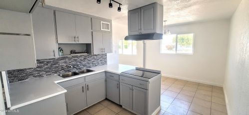 8642 30th Dr, Phoenix AZ  85051-3934 exterior