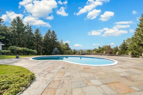 25 Rutherford Rd, Hackettstown NJ 07840-2702 exterior