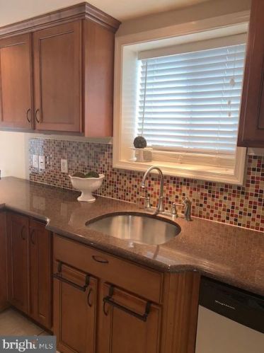 2018 Carpenter St, Philadelphia PA  19146-2617 exterior