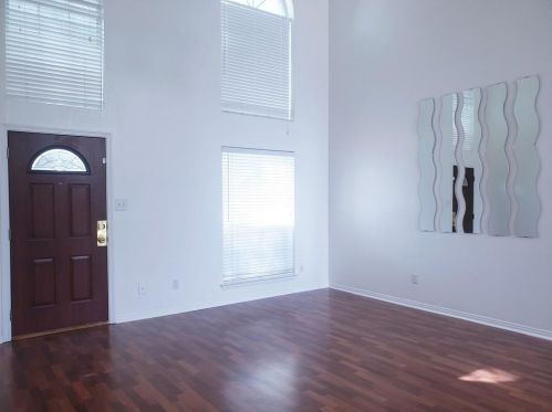 100 Fallen Leaf Ct, Irving TX  75063-4781 exterior