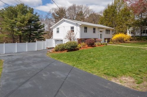 40 Catherine Dr, Peabody, MA 01960-3338