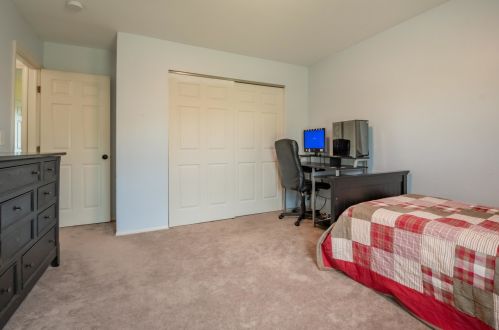 1049 Cedar Crst Dr, Bull Valley IL 60014-6931 exterior