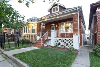 5545 Mozart St, Chicago, IL 60629-2116