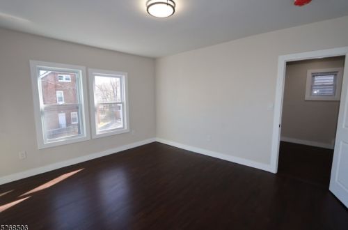 1045 Hunterdon St, Newark NJ  07112-2412 exterior