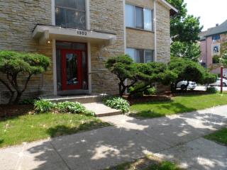 1302 Astor St, Milwaukee WI  53202-6910 exterior