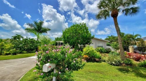 167 7 St, Naples FL 34102-6017 exterior