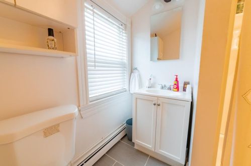 325 Greenville Ave, Providence RI 02919-1330 exterior