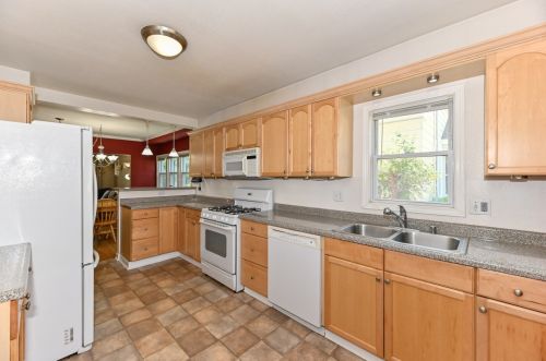 2139 68th St, Milwaukee, WI 53213-1905