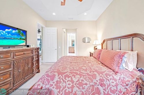 6786 Watertown Dr, Boynton Beach FL 33437-3922 exterior