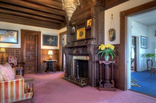 333 Tuckerman Ave, Middletown RI 02842-6049 exterior