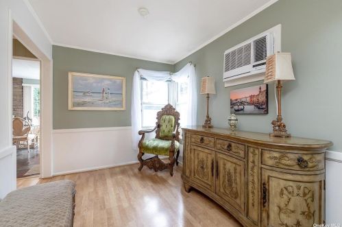 136 Berry St, Valley Stream NY 11580-3430 exterior