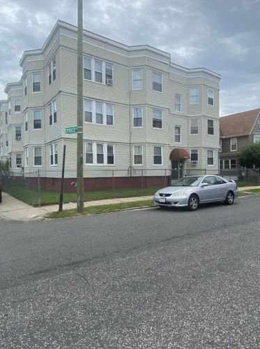 93 Florence St, Springfield, MA 01105-1681