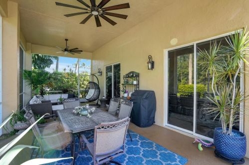 8211 Muirhead Cir, Boynton Beach FL 33472-5064 exterior