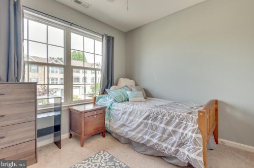 105 Knollwood Dr, Lancaster PA 17601-5613 exterior