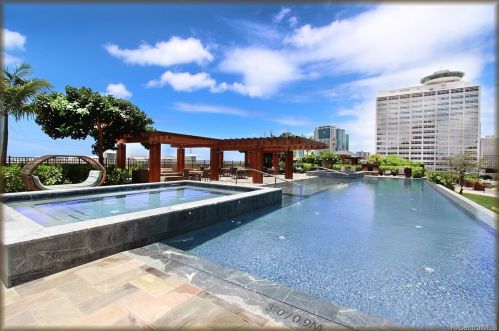1555 Kapiolani Blvd, Honolulu HI 96814-4553 exterior