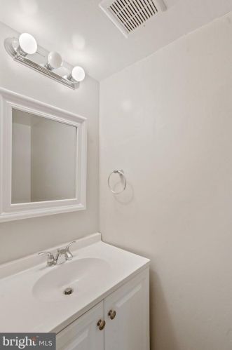 5207 Dover Pl, Alexandria VA 22311-1204 exterior