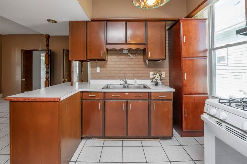 1113 Madison St, Milwaukee WI 53204-2218 exterior