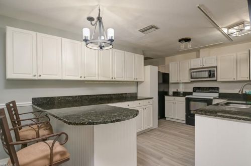 805 97 Ave, Naples FL 34108-2284 exterior