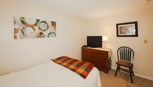 19 Amoskeag Rd, Concord NH 03301-4641 exterior