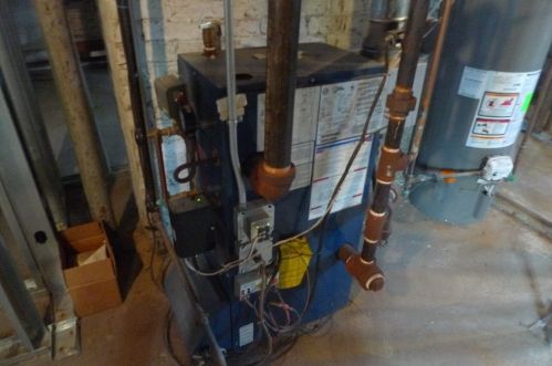 202 Dunmoreland St, Springfield MA 01109-3219 exterior