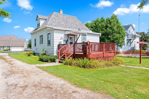 409 Packer Dr, Manitowoc, WI 54220-9026