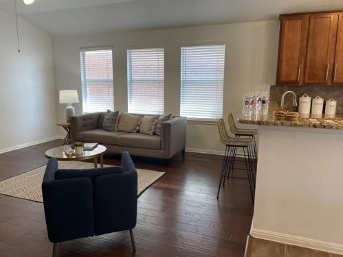 9608 Castle Pines Dr, Austin TX  78717-3856 exterior