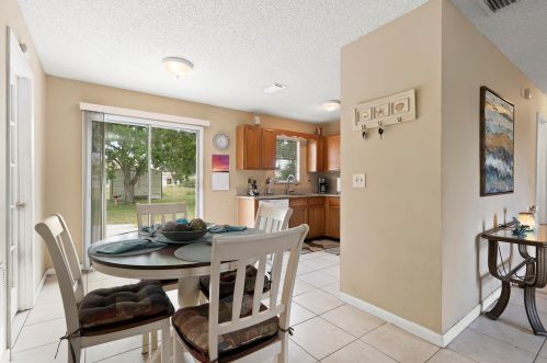 1349 Gastador Ave, Fort Pierce FL 34953-1724 exterior