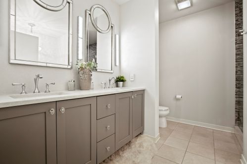 1522 Prospect Ave, Milwaukee WI 53202-6512 exterior